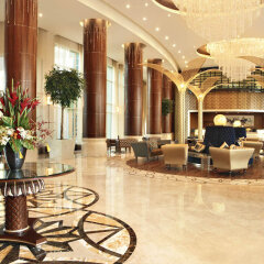 Отель Khalidiya Palace Rayhaan by Rotana, Abu Dhabi интерьер отеля