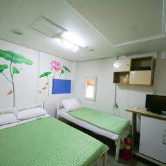 Отель Guest House Myeongdong удобства в номере