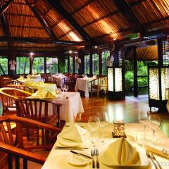 Отель Outrigger Fiji Beach Resort питание