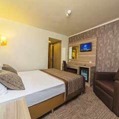 Pera Arya Hotel сейф в номере