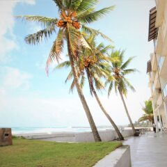 Hikkaduwa Beach Hotel пляж