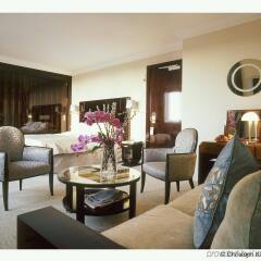 Hotel Plaza Athenee in Paris, France from 3083$, photos, reviews - zenhotels.com guestroom