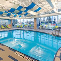 Отель Staybridge Suites Saskatoon - University бассейн