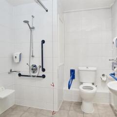 Отель Holiday Inn Express London Victoria ванная фото 2