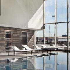 Отель Aloft London Excel бассейн фото 3