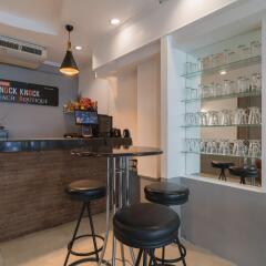 Отель Knock Knock Beach Boutique гостиничный бар