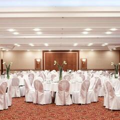 Отель Courtyard by Marriott Warsaw Airport