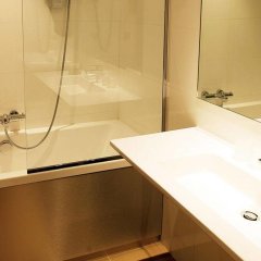 Отель Hôtel de Paris Франция, Безансон - отзывы, цены и фото номеров - забронировать отель Hôtel de Paris онлайн ванная