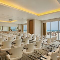 Отель DoubleTree by Hilton Dubai Jumeirah Beach