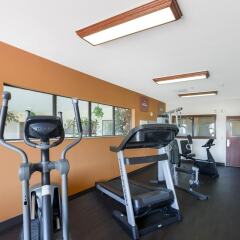 Отель Comfort Suites Plainview фитнесс-зал фото 2