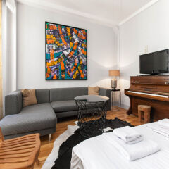 Отель Chiconomy Suites комната для гостей