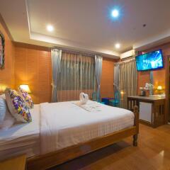 Отель VITS Patong Dynasty 3* Номер Делюкс с различными типами кроватей