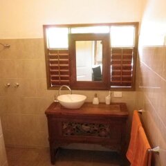 Villa Papaya in The Settlement, Christmas Island from 392$, photos, reviews - zenhotels.com bathroom