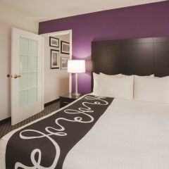 Отель La Quinta Inn & Suites Mpls-Bloomington West Блумингтон с домашними животными