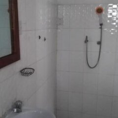 Green Bamboo Guest House in Freetown, Sierra Leone from 36$, photos, reviews - zenhotels.com bathroom