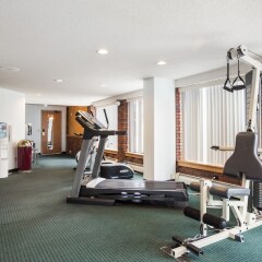 Magnuson Hotel Franklin Square Inn фитнесс-зал фото 4