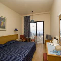 Отель Queen's Bay Hotel Кипр, Киссонерга - 1 отзыв об отеле, цены и фото номеров - забронировать отель Queen's Bay Hotel онлайн комната для гостей фото 3