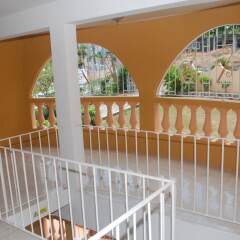 Отель Enchanted Villas and Guest House балкон