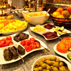 Favored Hotel Plaza питание