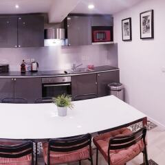 Отель 100 Luxury 2 Bedroom Beaubourg Marais Париж в номере