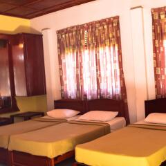 The Rendezvous Hotel комната для гостей