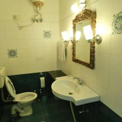 Om Niwas Suite Hotel ванная