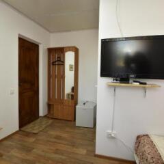Гостиница Guest House Na Oktyabrskoy 33 в Тамани отзывы, цены и фото номеров - забронировать гостиницу Guest House Na Oktyabrskoy 33 онлайн Тамань удобства в номере фото 2
