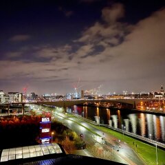 Отель The Heights - River and City View городской автобус