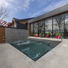 Отель Hôtel & Suites Normandin Lévis Канада, Сен-Николя - отзывы, цены и фото номеров - забронировать отель Hôtel & Suites Normandin Lévis онлайн бассейн фото 3