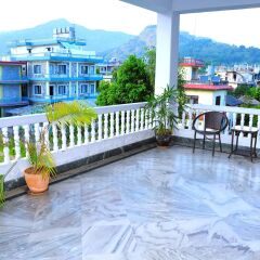 Отель Crown Himalayas Непал, Покхара - отзывы, цены и фото номеров - забронировать отель Crown Himalayas онлайн балкон