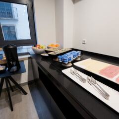 Отель Bluesock Hostels Lisboa сейф в номере