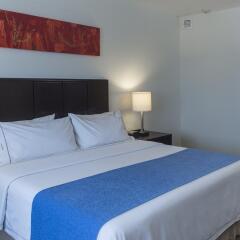 Отель Holiday Inn Express Guadalajara Iteso комната для гостей