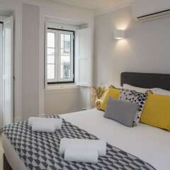 Апартаменты Designer Apartment in one of Lisbon's Trendiest Quarters комната для гостей фото 3