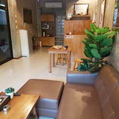 Апартаменты Atchara Service Apartment интерьер отеля