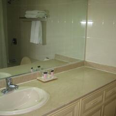 Отель Tumon Bay Capital Hotel США, Тамунинг - 8 отзывов об отеле, цены и фото номеров - забронировать отель Tumon Bay Capital Hotel онлайн ванная