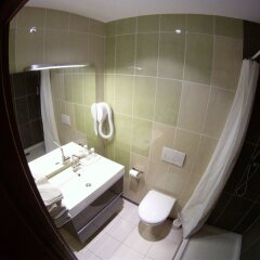 Le Savoy Hotel in Le Bourget-du-Lac, France from 102$, photos, reviews - zenhotels.com bathroom photo 2