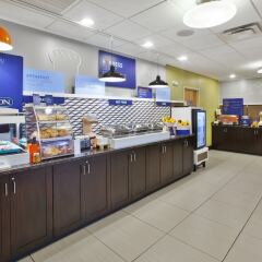 Отель Holiday Inn Express & Suites Geneva Finger Lakes питание фото 3