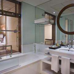 Отель Four Points by Sheraton Bur Dubai ОАЭ, Дубай - 1 отзыв об отеле, цены и фото номеров - забронировать отель Four Points by Sheraton Bur Dubai онлайн ванная