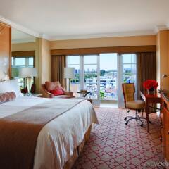 Отель Four Seasons Los Angeles at Beverly Hills комната для гостей фото 2