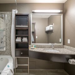Отель Acclaim Hotel Calgary Airport Канада, Калгари - отзывы, цены и фото номеров - забронировать отель Acclaim Hotel Calgary Airport онлайн ванная фото 2