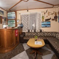 Отель OYO 198 Hotel Lake Diamond Непал, Покхара - отзывы, цены и фото номеров - забронировать отель OYO 198 Hotel Lake Diamond онлайн интерьер отеля фото 2