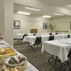 Отель Charter Inn and Suites фото 2