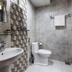Отель OYO 123 Hotel Prince Plaza Непал, Катманду - отзывы, цены и фото номеров - забронировать отель OYO 123 Hotel Prince Plaza онлайн ванная фото 2