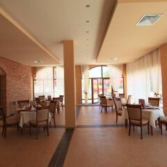 Отель Galeria Holiday Apartments Болгария, Аврен - отзывы, цены и фото номеров - забронировать отель Galeria Holiday Apartments онлайн питание фото 2