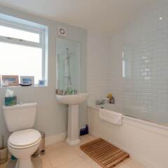Отель Beautiful 1 Bedroom Flat in Stoke Newington ванная фото 2