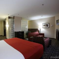 Holiday Inn Hotel & Suites Salt Lake City-Airport West комната для гостей фото 5