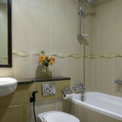 Отель One Perfect Stay - Goldcrest Views 1 ванная