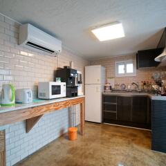 Отель D.H Sinchon Guesthouse Южная Корея, Сеул - отзывы, цены и фото номеров - забронировать отель D.H Sinchon Guesthouse онлайн в номере