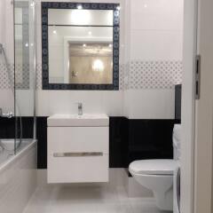 Отель MNH Apartments Siedmiogrodzka Польша, Варшава - отзывы, цены и фото номеров - забронировать отель MNH Apartments Siedmiogrodzka онлайн ванная