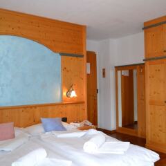 Hotel Corona Карано сейф в номере